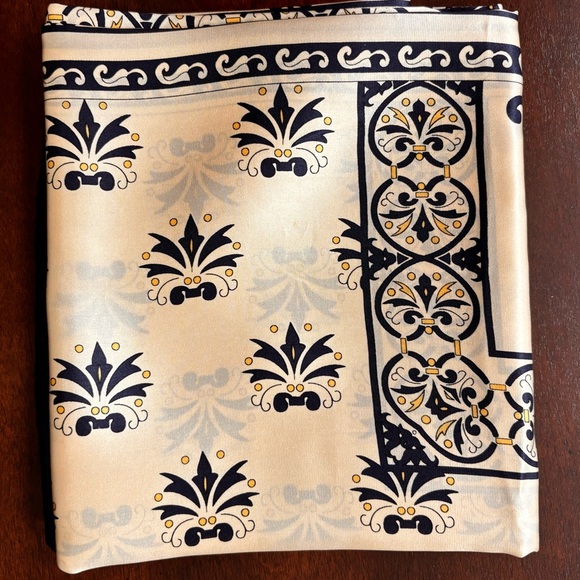 NWOT 100% Silk Floral Square Scarf 41" x 41" - Picture 1 of 14